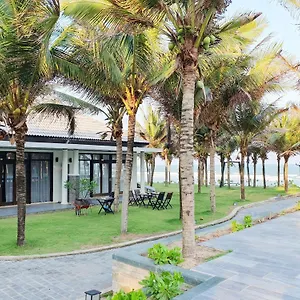 starlight-villa-beach-resort-spa.hotelsphanthiet.com/