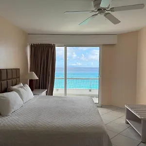 sapphire-beach-club-resort-cupecoy.comcaribbean.com/